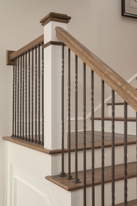 Modern Farmhouse Staircase, Stairs Remodel, Indoor Stair Railing, Wood Railings For Stairs, Stair Railing Makeover, Farmhouse Stairs, Design Stairs, Indoor Railing, Metal Stair Railing