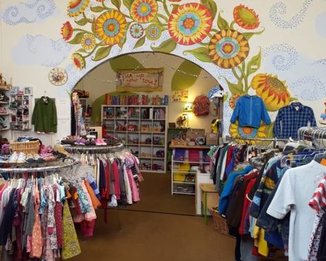 Consignment Store Displays, Goodwill Shopping Secrets, Baby Store Display, Kids Consignment, Childrens Shop, Kids Clothes Sale, Thrift Store Shopping, Boutique Display, Resale Store