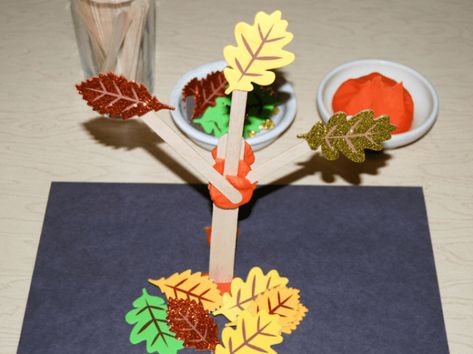 Fun Fall STEM Activities for Kids of All Ages Kindergarten Stem Challenges, Fall Stem Challenges, Spring Tree Art, Tree Activities, Toddler Science, Fall Stem Activities, Creative Curriculum Preschool, Stem Activities Preschool, Kindergarten Stem