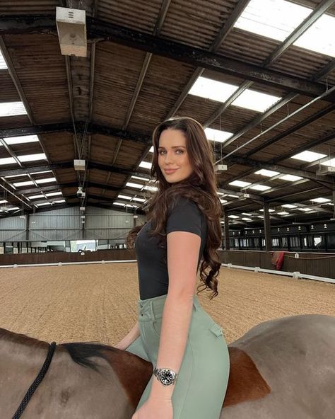 Summer Horseback Riding Outfit, Horse Riding Outfit Casual, Cute Horse Riding Outfits, Black Heart Equestrian, Erin Williams, Riding Leggings, Riding Outfits, Horse Riding Outfit, Horseback Riding Outfits