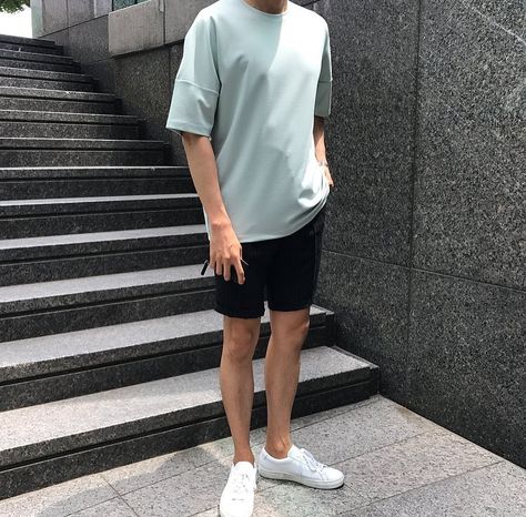 Summer staple - light blue raglan tee black shorts and white sneakers Mens Outfit Black, Shorts And White Sneakers, Male Outfits, Japanese Street, Shorts White, Japanese Street Fashion, Raglan Tee, Fashion App, Summer Staples