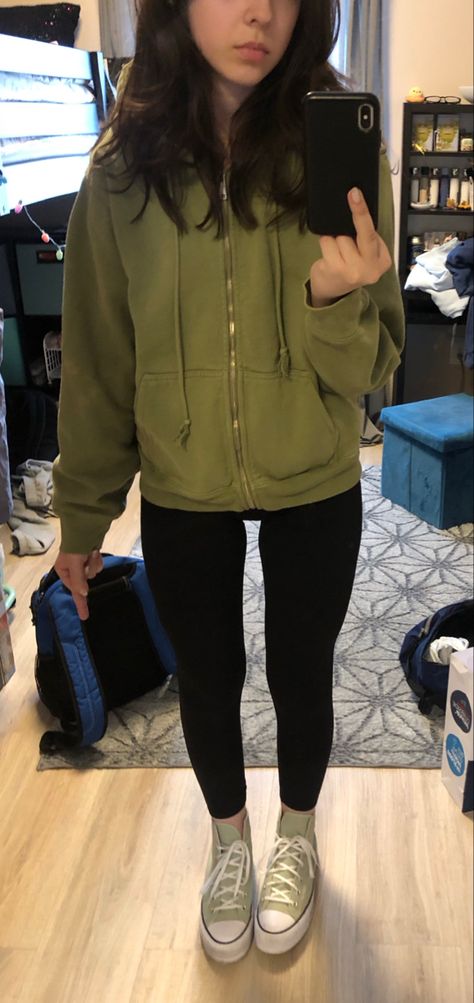 Outfits With Sage Green Converse, Sage Converse Outfit, Sage Green Converse Outfit Ideas, Sage Green Converse Outfit, Green Converse Outfit Ideas, Converse With Leggings, Sage Converse, Cute Lazy Outfit, Sage Green Converse