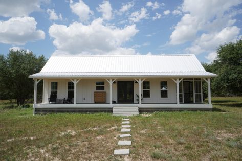 16x40 Shed House Interior, 16x40 Shed House, Cottages Modern, Shed House Interior, Small Farmhouse Plans, Lofted Barn Cabin, Cottage Names, Shed House, Tiny House Cottage