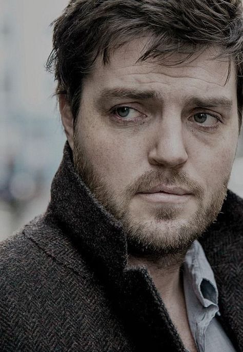 Tom Burke Cormoran Strike, Tom Burke Actor, Cormoran Strike, The Musketeers Tv Series, Tv Detectives, Luke Pasqualino, Fantasy Reads, Tom Burke, Three Musketeers