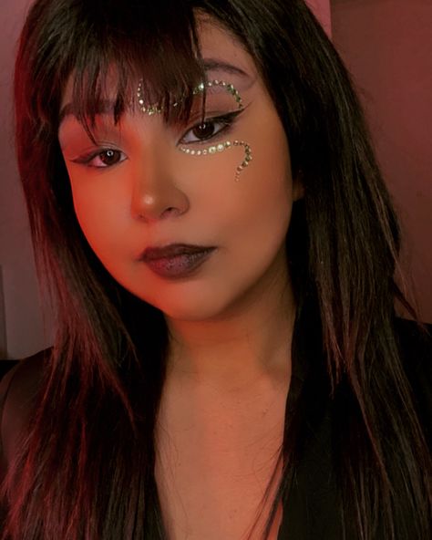 Eras Tour Inspired Makeup Reputation Era Makeup #makeup #erastour #reputation #swiftie #makeupoftheday #makeupartist #makeuplover #makeupideas #viralpost Taylor Swift Concert Make Up Ideas, Reputation Era Eye Makeup, Simple Reputation Makeup, Taylor Swift Reputation Makeup Tutorial, Reputation Aesthetic Makeup, Eras Tour Rep Makeup, Debut Eras Tour Makeup, Reputation Hair And Makeup, Eras Tour Outfits Reputation Makeup