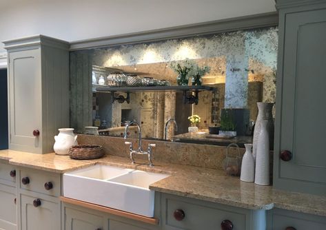 Aga Splashback Ideas, Bar Mirror Backsplash, Antique Mirror Splashback Kitchen, Antique Mirror Backsplash Kitchen, Mirrored Backsplash Kitchen, Backsplash Coffee Bar, Mirror Splashback Kitchen, Mirror Kitchen Backsplash, Mirror Backsplash Kitchen