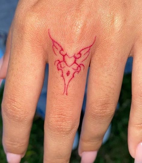 Cybersigil Finger Tattoo, Red And Black Finger Tattoo, Tattoos For Healing The Heart, Red Hand Tattoo For Women, Heart Cybersigil Tattoo, Sucubus Tattoo Design, Cool Heart Tattoos, Simple Knee Tattoos, 2000s Tattoo Ideas