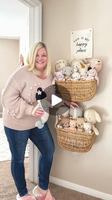 Kristen Sellentin on Instagram: "Comment “LINKS” to receive a DM with the links to the baskets & my kids favorite stuffed animals. These baskets I use for stuffed animal storage are back in stock after 8 months! I have the large size. #storagesolutions #stuffedanimalstorage #organization #organize #getorganized #toystorage #storagebaskets #playroom #organizationhacks #organizedhome" How To Organize Squishmallows, How To Organize Stuffed Animals, Stuffed Animal Display Ideas, Diy Stuffed Animal Storage, Stuffed Animal Storage Ideas, Stuffed Animal Displays, Bedroom Stuff, Holly Marie, Baby Stuffed Animals