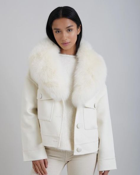 Elegant Jackets For Women Classy, Rich Mom, Coat With Fur Collar, Elegant Jacket, Cashmere Jacket, Outfit Inspo Fall, The London, Ivory White, Winter Looks