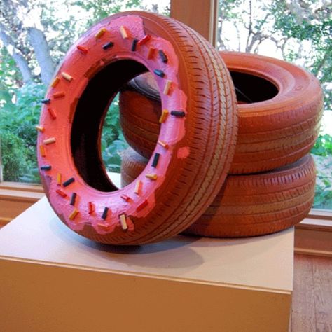 #‎SCADalum‬ Rex Hausmann is making tire donuts for ‪#‎SCAD‬! ‪#‎cantwait‬ ‪#‎tires‬ ‪#‎donuts‬ ‪#‎art‬ ‪#‎scadart‬ Tire Art Installation, Sierra Tattoo, Coachella Party Theme, Ideas Para Decorar Jardines, Giant Donut, Candy Props, Painted Tires, Donut Art, Tire Art