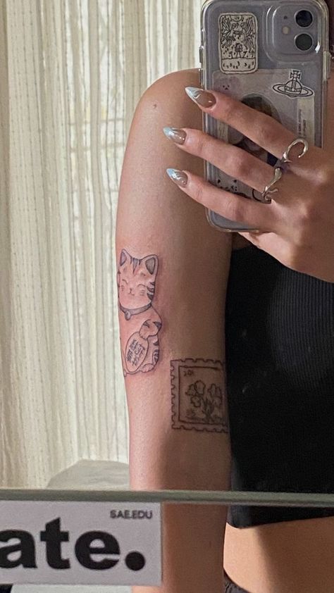 Cute Lucky Cat Tattoo, Cat Tattoos Aesthetic, Cat Tattoo Placement, Maneki Neko Tattoo Design, Japanese Stamp Tattoo, Cat Arm Tattoo, Cat Tattoo Aesthetic, Japanese Lucky Cat Tattoo, Japanese Cat Tattoo