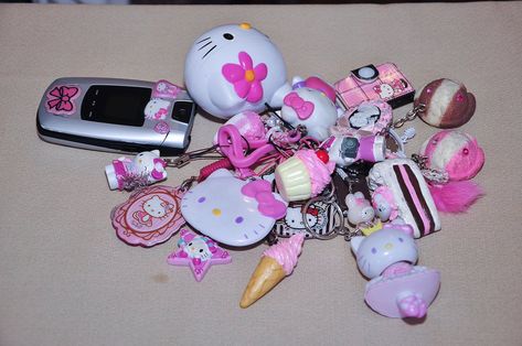 Gyaru Phone, Hello Kitty Aesthetic, Retro Phone, 2000s Aesthetic, Hello Kitty Items, Trailer Park, All Things Cute, Cute Charms, Starling