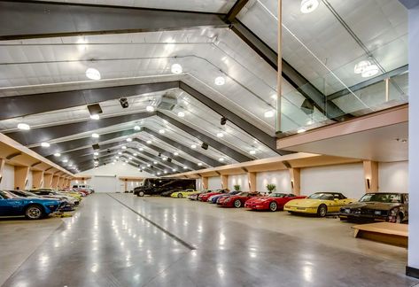 Big Garage, Luxury Car Garage, Underground Garage, Dream Car Garage, Luxury Garage, Car Museum, Parking Garage, Garage Design, Garage House