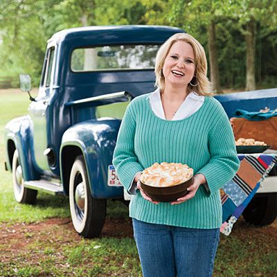 Three Things from Christy Jordan @southernplate http://bellechevre-blog.blogspot.com.es/2012/01/three-things-christy-jordan-southern.html Southern Plate Recipes, Christy Jordan Southern Plate Recipes, Dinner Southern, Southern Foods, Cheesy Pull Apart Bread, Plate Recipes, Southern Cooking Recipes, Dinner Favorites, Southern Plate