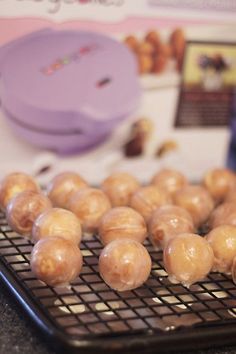 Cake Pops Maker, Baby Cakes Maker, Babycakes Recipes, Babycakes Cake Pop Maker, Baby Cake Pops, Donut Hole Recipe, Cake Pop Maker, Cake Pop Recipe, Donut Holes