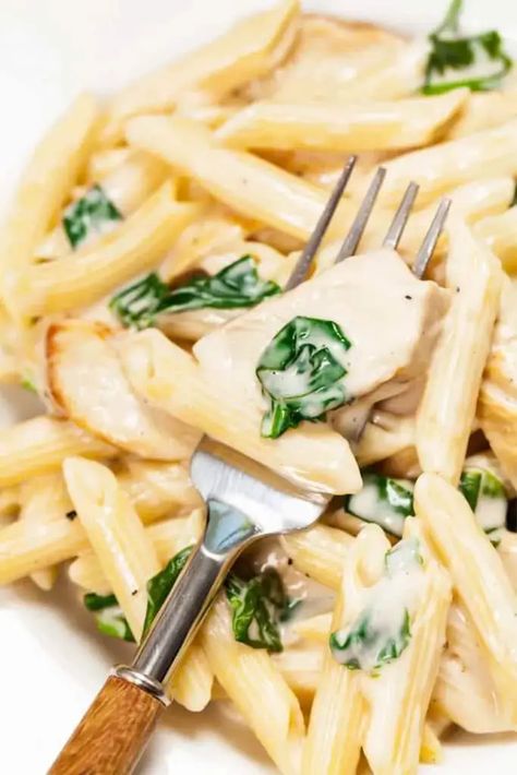 Pioneer Woman Alfredo Sauce Pioneer Woman Alfredo Sauce, Pioneer Woman Alfredo, Alfredo Sauce Without Cream, Make Alfredo Sauce, Homemade Alfredo, Alfredo Sauce Recipe, Homemade Alfredo Sauce, Pioneer Woman Recipes, Slow Cooker Beef