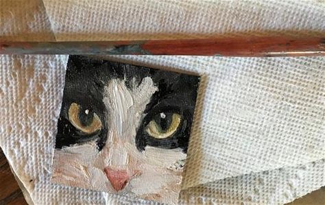 Tiny Cat Painting, Cat Canvas Art, Cat Mini Painting, Mini Cat Painting, Painting Ideas Cat, Mini Canvas Art Easy, Cat Painting Easy, Mini Paintings Ideas, Tuxedo Cat Painting