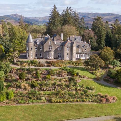 Scottish Castles For Sale, English Countryside Fashion, Cozy English Cottage, Countryside Fashion, Country Property, Scottish House, Isle Of Mull, Scottish Countryside, English Architecture