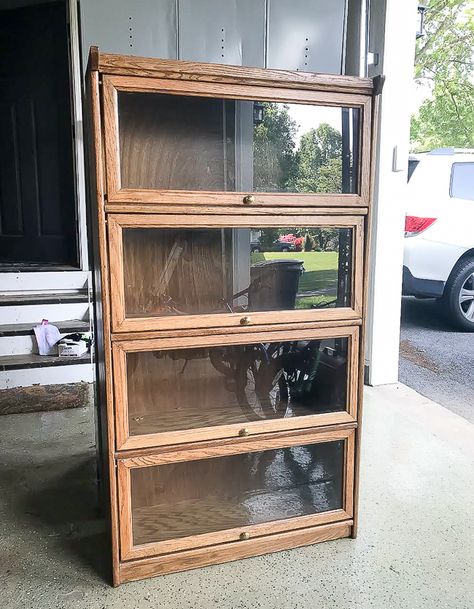 Diy Bookcase Makeover, Bookcase Ideas, Bookshelf Makeover, Bookcase Makeover, Oak Bookshelves, Unique Bookcase, Hardwood Bedroom, Style Bookcase, Painted Bookshelves