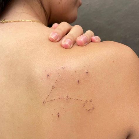 Pisces Line Tattoo, Constellation Back Tattoo, Regulus Constellation Tattoo, Constellation Tattoo Back, Pisces Astrology Tattoo, Perseus Constellation Tattoo, Pisces Shoulder Tattoo, Tattoo Ideas Pisces, Pices Constellation Tattoo