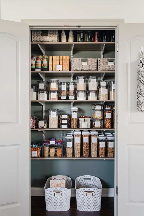 Wallpaper Small Pantry, Small Pantry Remodel, Pantry Makeover Ideas, Diy Pantry Makeover, Small Pantry Closet, Pantry Wallpaper, Pantry Renovation, Painted Pantry, Beautiful Pantry