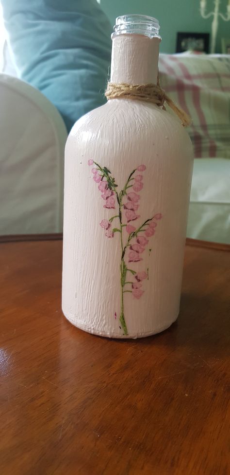 Bottle Decoupage Ideas, Painting Glass Jars, Painted Glass Bottles, Glass Painting Patterns, Hand Painted Bottles, Decoupage Glass, Painted Bottle, Pink Bottle, Diy Glass Bottle Crafts