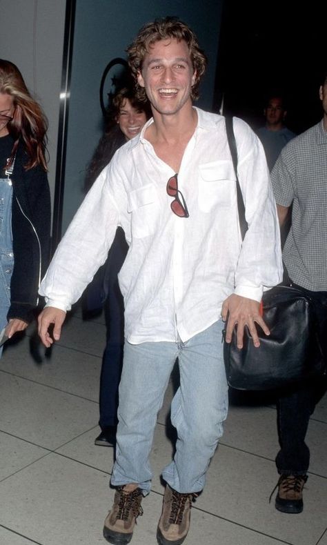 #style #alrightalrightalright 90s Men Street Style, 90s Mens Aesthetic, 90s Celebrity Fashion Men, Matthew Mcconaughey Outfit, 90s Sitcom Fashion Men, 2008 Fashion Men, Mens 90s Style, 90s Mens Fashion Summer, 80s Men Aesthetic