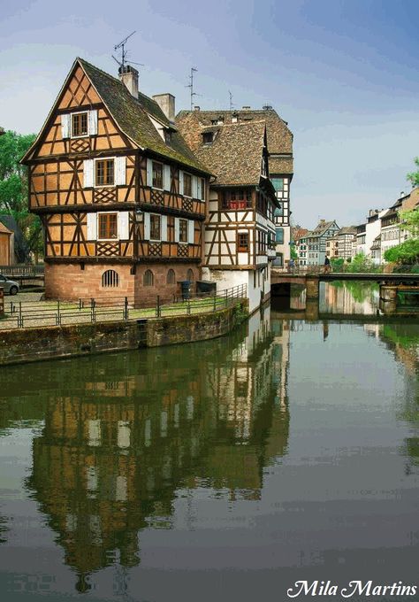 Strasbourg, France Medieval Cottage, Unusual Houses, Dreamy Destinations, Alsace France, Strasbourg France, Ivy House, Medieval Houses, French Architecture, Visit France