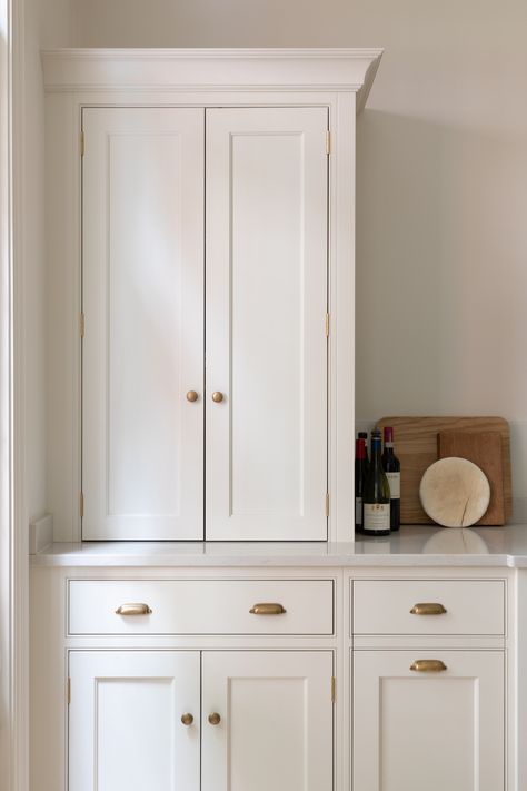 Hide Boiler, Countertop Cupboard, Breakfast Cupboard, Oak Wooden Flooring, Integrated Microwave, Wilton House, Humphrey Munson, Minimal Kitchen Design, Minimal Kitchen