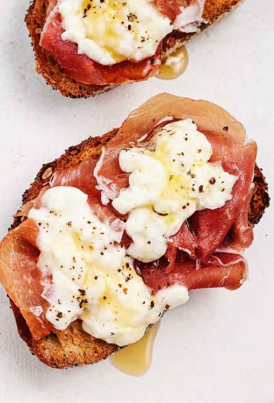 Burrata On Toast, Burrata Toast Ideas, Burrata Toast Recipe, Fancy Toast Recipes, Burrata Breakfast, Prosciutto Breakfast, Toast Appetizers, Burrata Sandwich, Whisper Of Yum