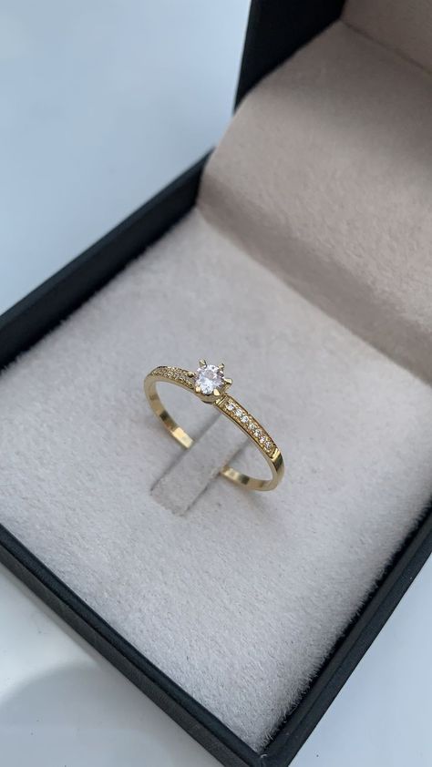 Latest Ring Designs, Classy Engagement Ring, خواتم خطوبة, Jean Dousset, Small Earrings Gold, Cute Promise Rings, Jewelry Necklace Simple, Proposal Rings, Couple Ring Design