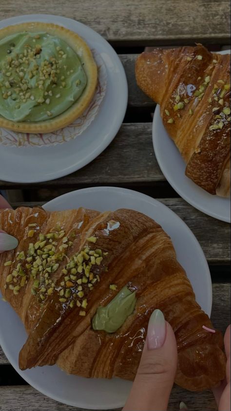 Table with pistachio croissant and cake Pistachio Croissant Aesthetic, Pistachio Cornetto, Croissant Pistachio, Pistachio Aesthetic, Cream Croissant, Pistachio Croissant, Meal Breakfast, Pistachio Cream, Coffee Shop Aesthetic