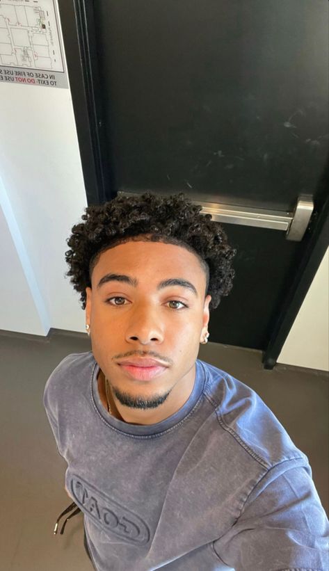 Ombre Afro Hair, Black Man Curly Hairstyle, Light Skin Men Haircuts, Black Guy Curly Hair, Black Guy Haircuts, Light Skin Men With Curly Hair, 4b Hair Men, 4a Hair Men, 4c Natural Hairstyles Men