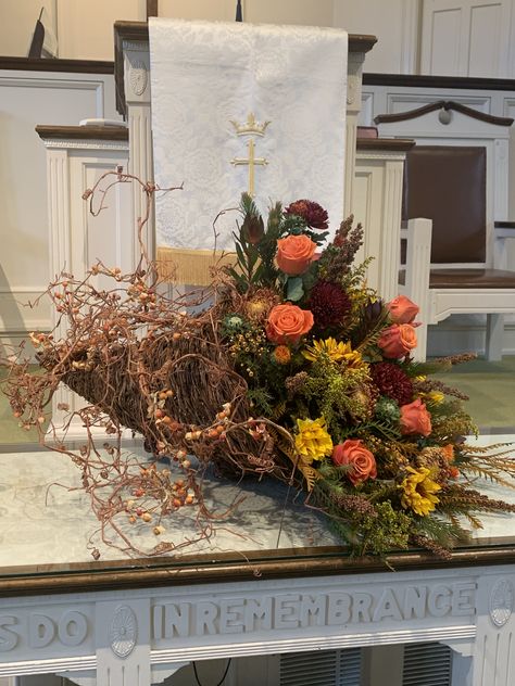 Church Altar Floral Arrangements, Fall Flowers For Church Altar, Fall Alter Flowers, Fall Alter Decorations, Fall Church Decor, Church Flower Arrangements Altars Ideas, Fall Church Decorations, Alter Flowers, Church Pulpit