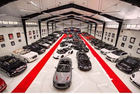 Luxury Car Garage, Man Cave Homes, Dream Car Garage, Luxury Garage, Mechanic Garage, Car Wheels Rims, Custom Garages, Mc Laren, Car Museum