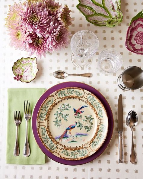 Veranda Magazine on Instagram: “The only thing missing from this scene is a blooming field to place the table in. The setting’s notes of eggplant, mint green, and mauve-…” Provence Table Setting, Spring Luncheon, Paloma Contreras, Garden Dinner, William Yeoward Crystal, Fine Dinnerware, Tafel Decor, Table Setting Inspiration, Peacock Decor