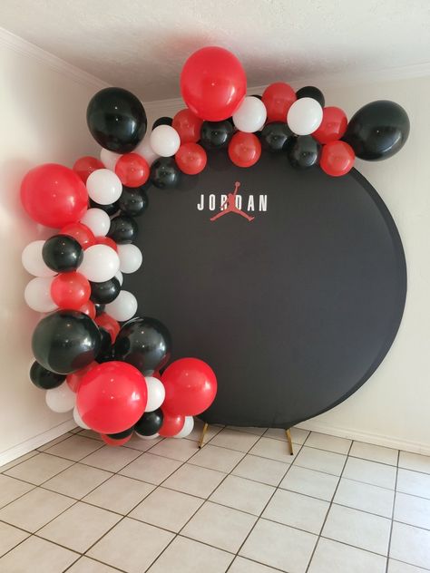 Red White Black Balloon Arch, Round Balloon Backdrop, Volunteer Fair, Arch Board, Balloon Gate, White Party Theme, Black And White Balloons, Oyster Roast, Red Backdrop