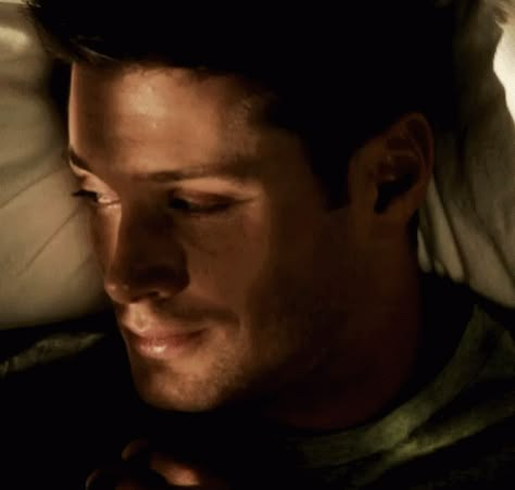 Supernatural Jensen Ackles GIF - Supernatural JensenAckles DeanWinchester - Discover & Share GIFs Dean Smiling, Dean Sleeping, Jensen Ackles Gif, Dean Gif, Dean Supernatural, Dear Universe, Sleeping Peacefully, Dean Castiel, Supernatural Gifs