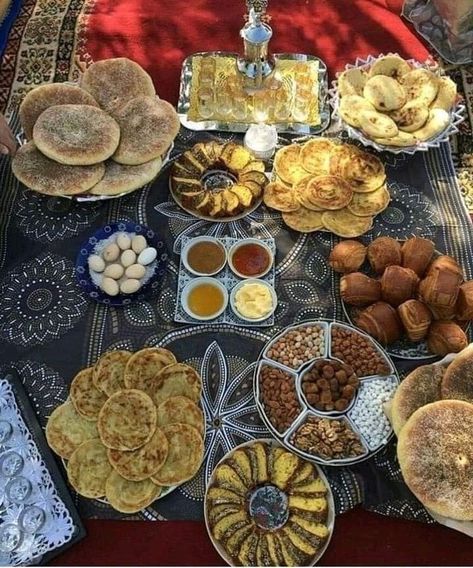 Moroccan Buffet, Moroccan Breakfast, Different Types Of Food, Plats Ramadan, Pure Aesthetic, Morocco Food, Moroccan Aesthetic, Moroccan Tea, Moroccan Cooking