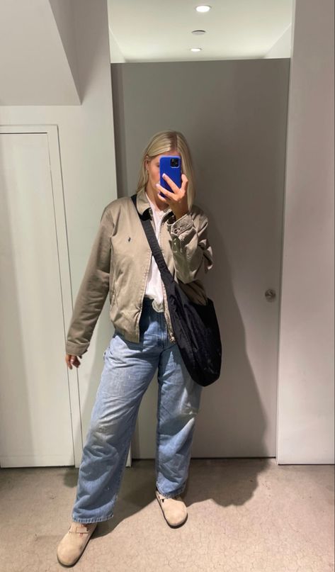 Spring Jackets Aesthetic, Harrington Jacket Outfit Women, Ralph Lauren Beige Jacket, Ralph Lauren Street Style, Harrington Jacket Outfit, Khaki Jacket Outfit, Beige Jacket Outfit, Spring Jacket Outfit, Ralph Lauren Harrington Jacket