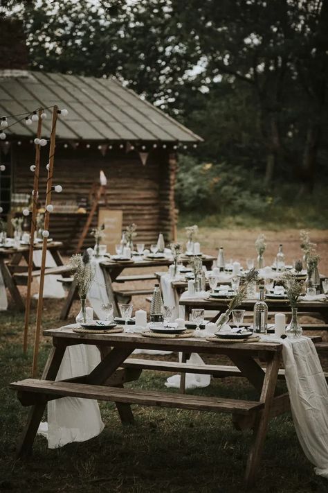 Picnic Bench Decor, Wedding With Picnic Tables, Outdoor Wedding Picnic Tables, Rustic Wedding Picnic Table Decor, Picnic Tables For Wedding, Outdoor Wedding Seating Ideas Reception, Picnic Bench Wedding Tables, Decorating Picnic Tables, Picnic Table Decor Ideas