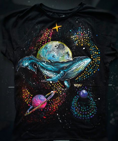 Hand painted t-shirt space whale Modern Painting On Clothes, Painting Tshirts With Acrylic Paint, T Shirt Art Painting, T Shirt Painting Ideas Creative, Hand Painted T Shirts, Hand Painted Hoodie, Painted Tshirt, Painted Shirt, Fabric Paint Shirt