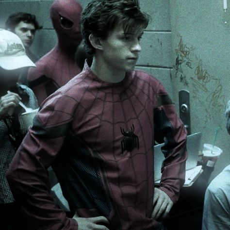 Spiderman Pfp Tom Holland, Tom Holland Spiderman Icon, Tom Holland Icons, Spiderman Christmas, Peter Spiderman, Tom Holland Peter Parker, Tom Holland Spiderman, Man Icon, Men's Toms