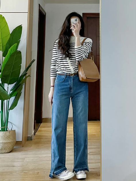 Jeans Travel Outfit, Uniqlo Women Outfit Casual, Summer Korean Outfits, Simple Casual Outfits, Minimalist Fashion Women, Office Casual Outfit, Casual College Outfits, Cute Dress Outfits, Korean Casual Outfits