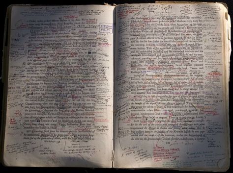 Susan Sontag's personal copy of Finnegans Wake by James Joyce Finnegans Wake, Annotated Books, Men Of Letters, Susan Sontag, Book Annotations, Chaotic Academia, Dream Symbols, James Joyce, Book Annotation