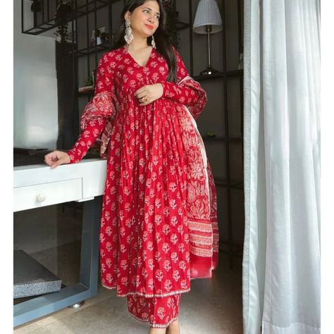 ₹995  *New  Wedding Season  Summer Collection* 💃 *Beautiful Heavy Anarkali Kurti Pant and Dupatta*💃💃💃   ⭐Size: *M/38, L/40, XL/42, XXL/44,XXXL/46*   ⭐Fabric: *Cotton 60-60*  ⭐Product: *Kurti + Pant + Dupatta*  ⭐Type: *Fully stitched*  Kurti length : 49  Pant length : 38  Dupatta : 2.25mtr.  🤩 *Price 995 free shipping* fh  ⭐ *Ready to Dispatch*  ✈️✈️✈️  #underbudgetdresses   _____________________________  *Note:*  ⏩ COD (Cash On Delivery) not available  ⏩ To Book/Order on Whatsapp, Pleas... Heavy Anarkali, Cotton Anarkali Suits, Stitched Kurti, Anarkali Suits Designer, Cotton Short Tops, Red Anarkali, Cotton Anarkali, Kurti Pant, Set Saree