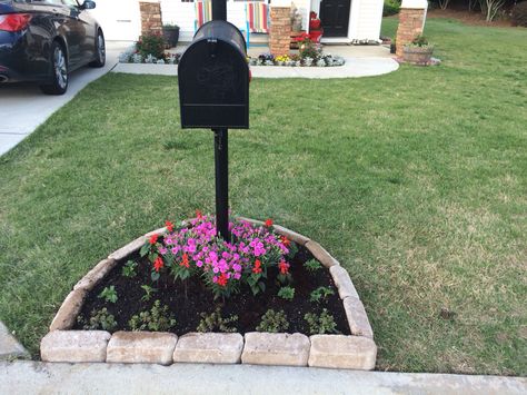 Landscaping Mailbox Area, Mailbox Landscaping With Rocks, Mailbox Landscaping Full Sun, Mailbox Gardens, Mailbox Plants, Mailbox Landscape, Nj House, Mailbox Decorations, Yard Edging