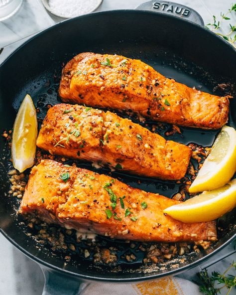 Here's how to make pan seared salmon at home! It's a favorite easy way to cook fish in a flash, and the flavor is unbeatable. #salmon #seared #searedsalmon #pansearedsalmon #salmonrecipe #healthysalmonrecipe Easy Salmon Recipes Pan Seared, Salmon Stovetop, Pan Fried Salmon Recipes, Stove Top Salmon, Salmon Dinner Ideas, Broiled Salmon Recipes, Oven Baked Salmon Recipes, Seared Salmon Recipes, Cook Fish