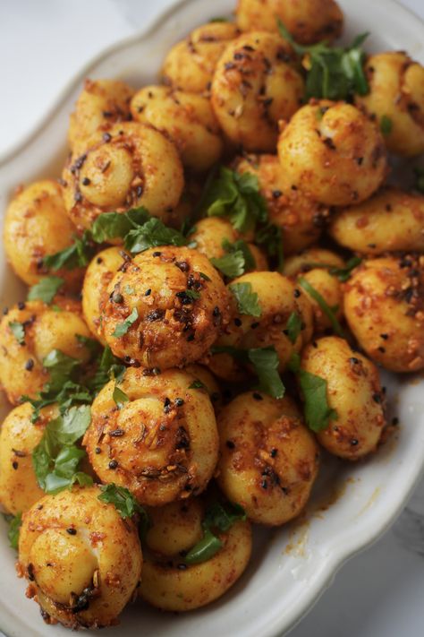 Spicy Viral Potato Dumplings – Vegan, Indian Style - BeExtraVegant Jacket Potato Recipe, Indian Comfort Food, Lunch Box Idea, Viral Recipes, Potato Dumplings, Jacket Potato, Vegetarian Breakfast Recipes, Nigella Seeds, Gram Flour