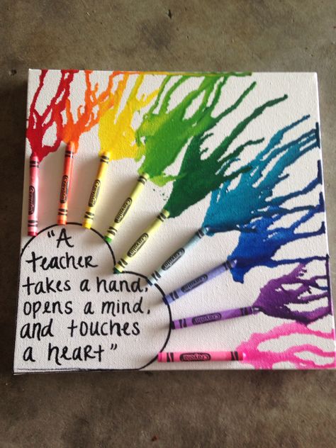 Melting crayon art! Cute gift for your favorite teacher! Homemade Teacher Gifts, Teacher Crafts, Appreciation Gifts Diy, Crayon Crafts, Teacher Appreciation Gifts Diy, Teacher Gift Ideas, Art Teacher Gifts, Teacher Craft, Teachers Diy